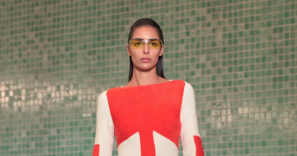 La collection printemps/été 2025 de Tory Burch met l'accent sur les silhouettes sportives