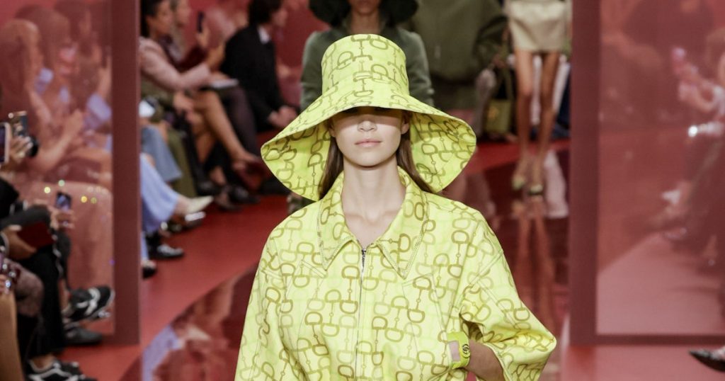 Le défilé Gucci printemps/été 2025 a fait revivre le style Mod des années 60