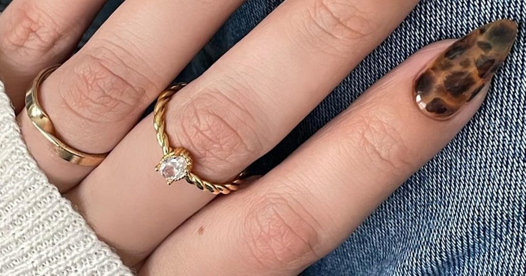 Idées d'ongles marron pour les manucures d'automne les plus douillettes