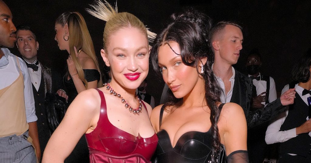 Le bikini fleuri vert de Bella Hadid ressemble à celui de sa sœur, Gigi