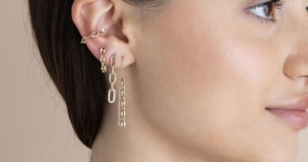 Les bijoux d'oreille sont une excellente alternative au piercing