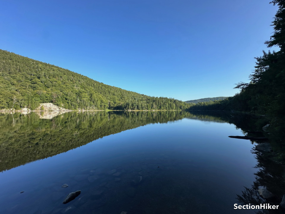 [Titre du site] Randonnée pédestre sur la boucle de l'étang Little Rock sur le Long Trail du Vermont