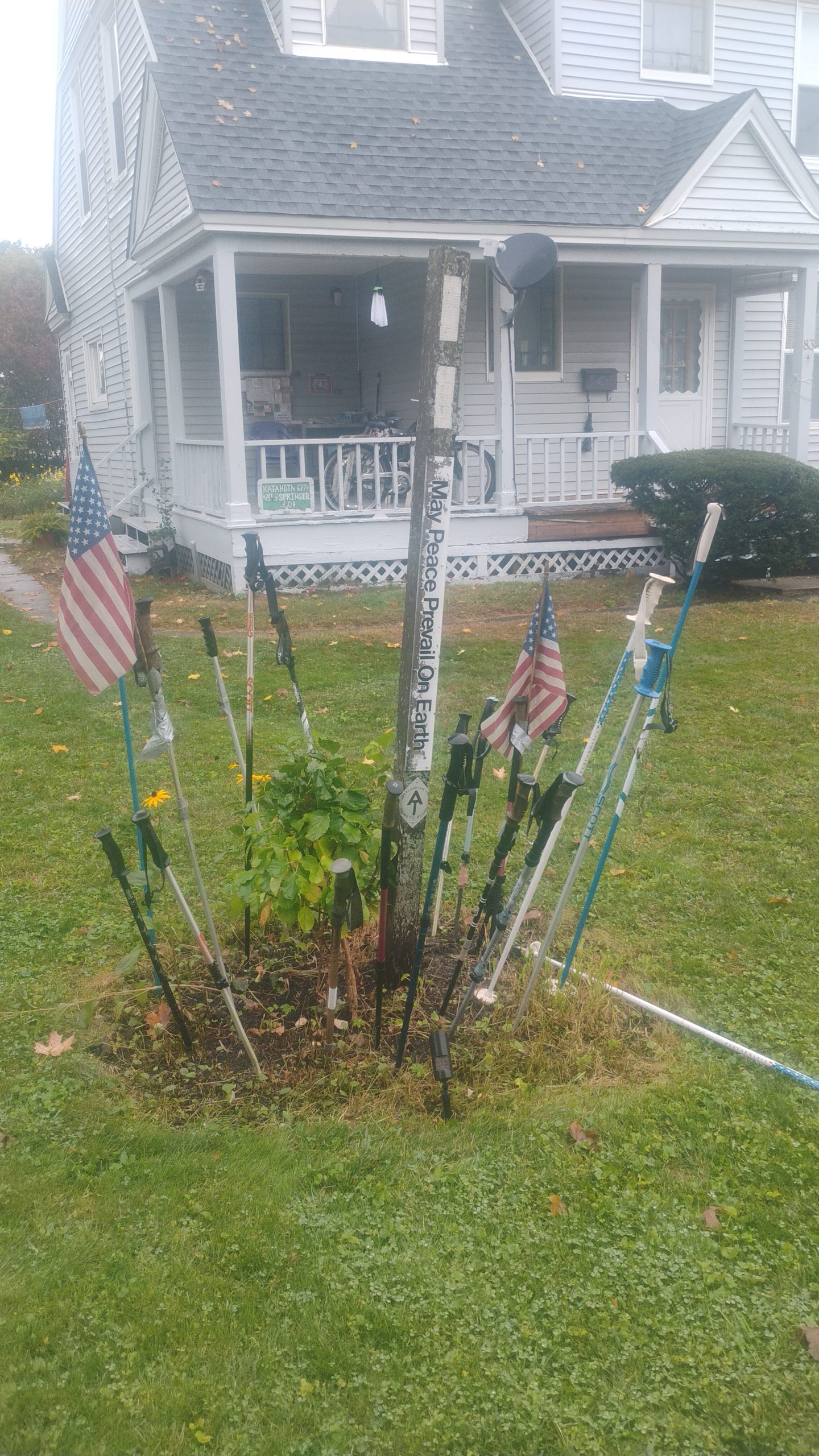 [Titre du site] En direction sud sur le sentier des Appalaches - Redonner au sentier (efforts de restauration suite à l'ouragan Hélène)
