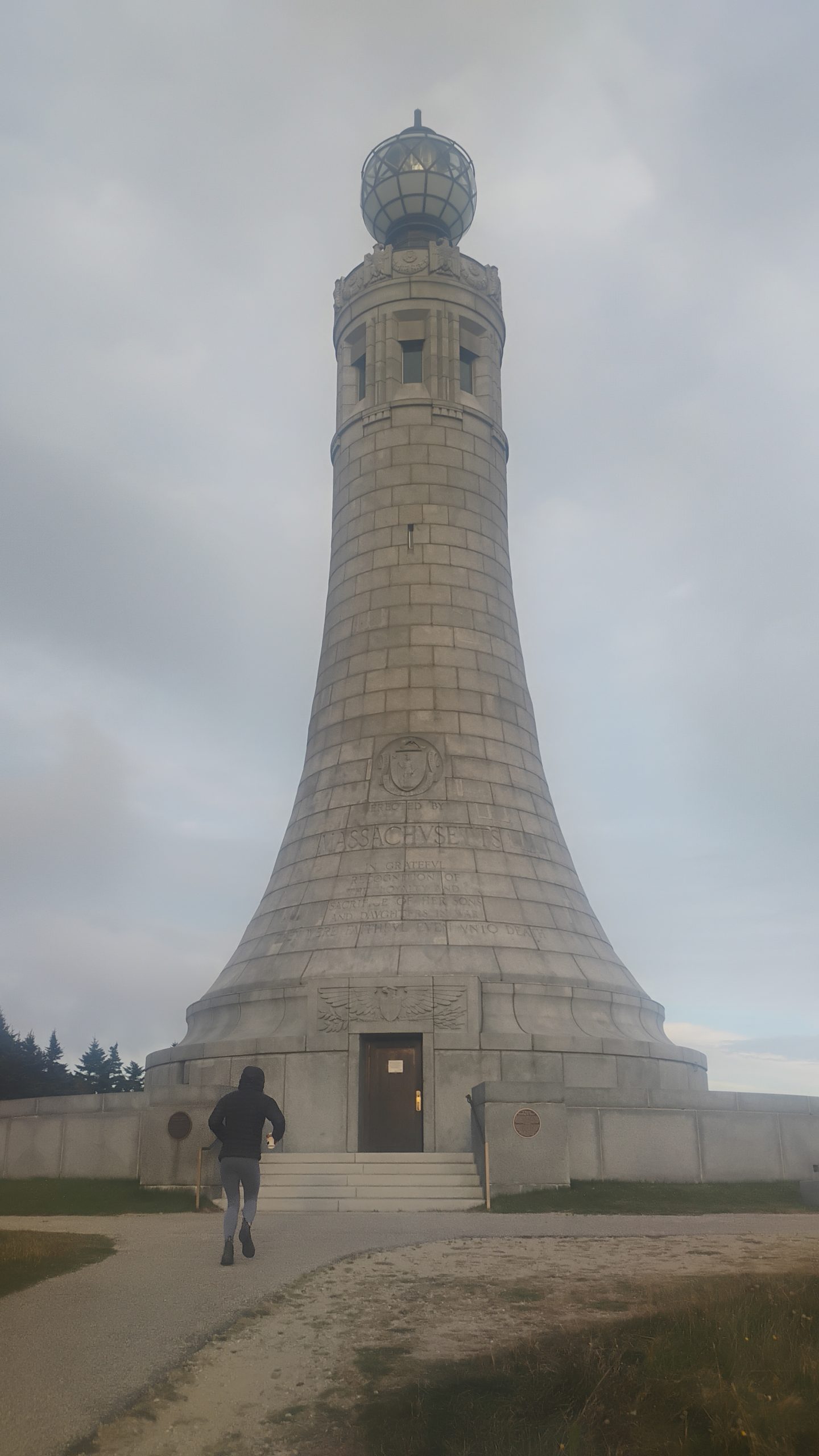 [Titre du site] En direction sud sur le sentier des Appalaches - Redonner au sentier (efforts de restauration suite à l'ouragan Hélène)
