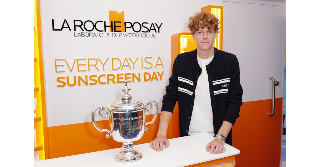 Jannik Sinner, défenseur mondial de la marque La Roche-Posay, remporte le championnat de l'US Open !