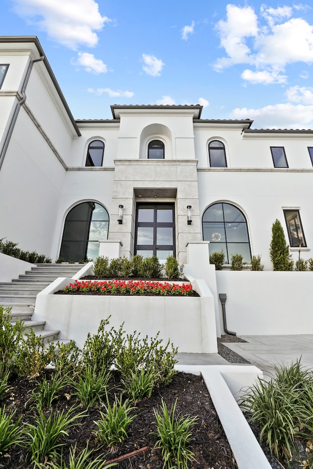 [Titre du site] Jetez un œil à une nouvelle maison avec vue sur le lac et ascenseur dans un quartier privé de Frisco