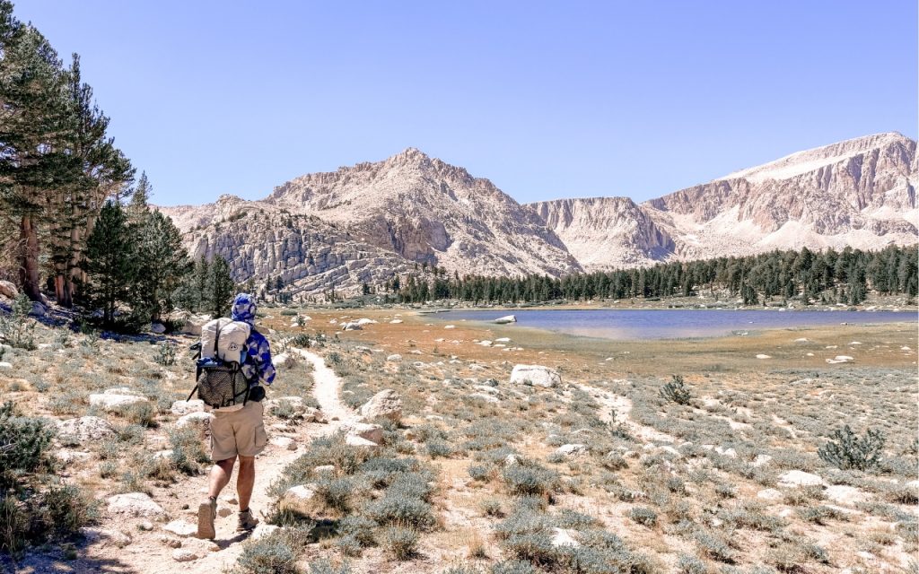 John Muir Trail Jour 1 : frémissement, marmottes et erreurs insensées lors de la randonnée