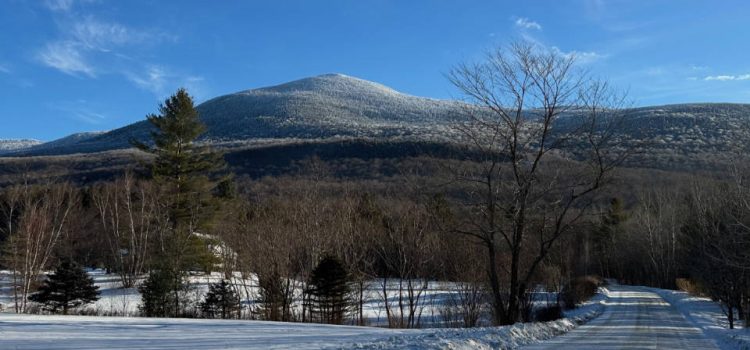 Découvrez la beauté de la randonnée sur le mont Abraham en hiver SectionHiker.com