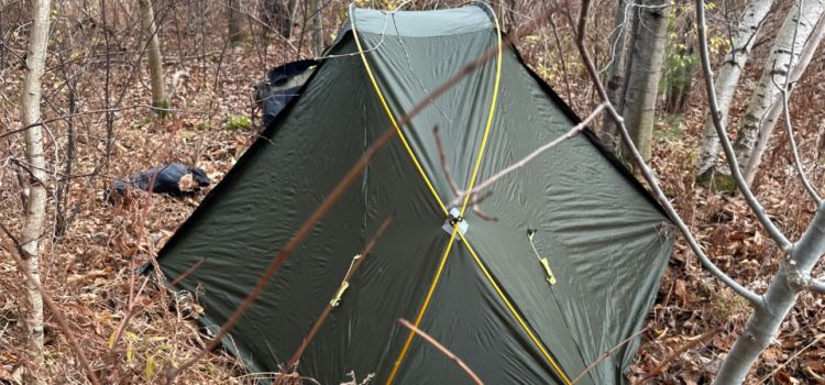 Un examen plus approfondi de la tente Lunar Orbiter de Six Moon Designs SectionHiker.com