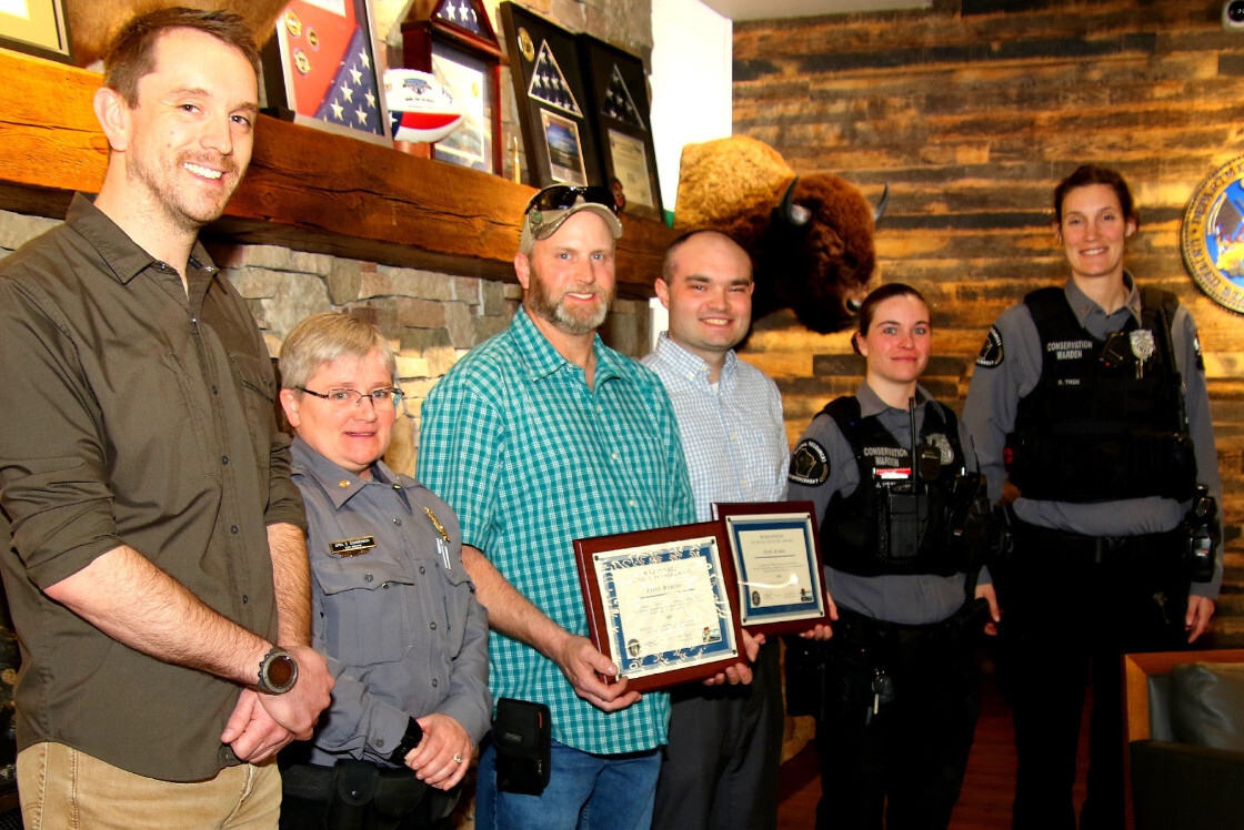 [Titre du site] Le Wisconsin Bowhunter renvoie Big Buck à un autre chasseur