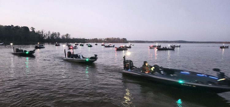 Un pêcheur du tournoi a remporté la première place. Puis son chèque a rebondi Un pêcheur du tournoi a remporté la première place. Puis son chèque a rebondi