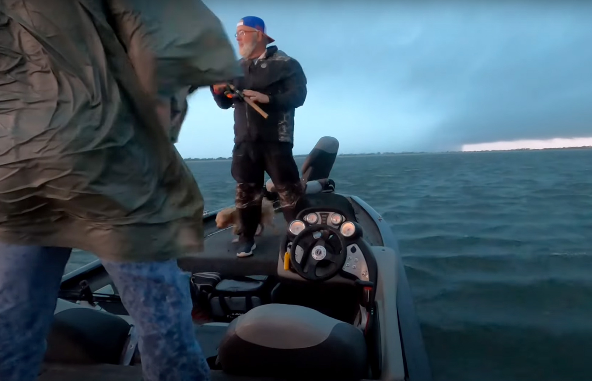 [Titre du site] J'ai pêché à travers une tornade - jusqu'à ce qu'elle retourne mon bateau