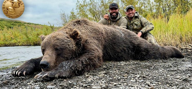 Giant Grizzly pris en Alaska est un nouveau record du monde Giant Grizzly pris en Alaska est un nouveau record du monde