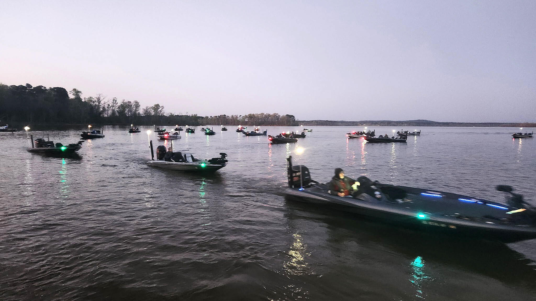 [Titre du site] Les pêcheurs du tournoi disent que leurs chèques continuent de rebondir. Maintenant ils poursuivent