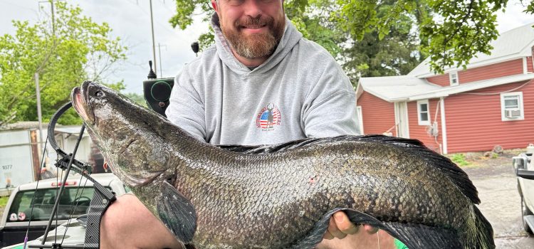 Maryland Man Flèche un Snakehead à record du monde lors d’un voyage à charte Maryland Man Flèche un Snakehead à record du monde lors d'un voyage à charte