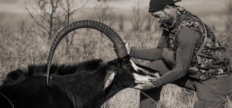 Ancienne NFL Pro accusée à tort de chasser les antilope en voie de disparition Ancienne NFL Pro accusée à tort de chasser les antilope en voie de disparition