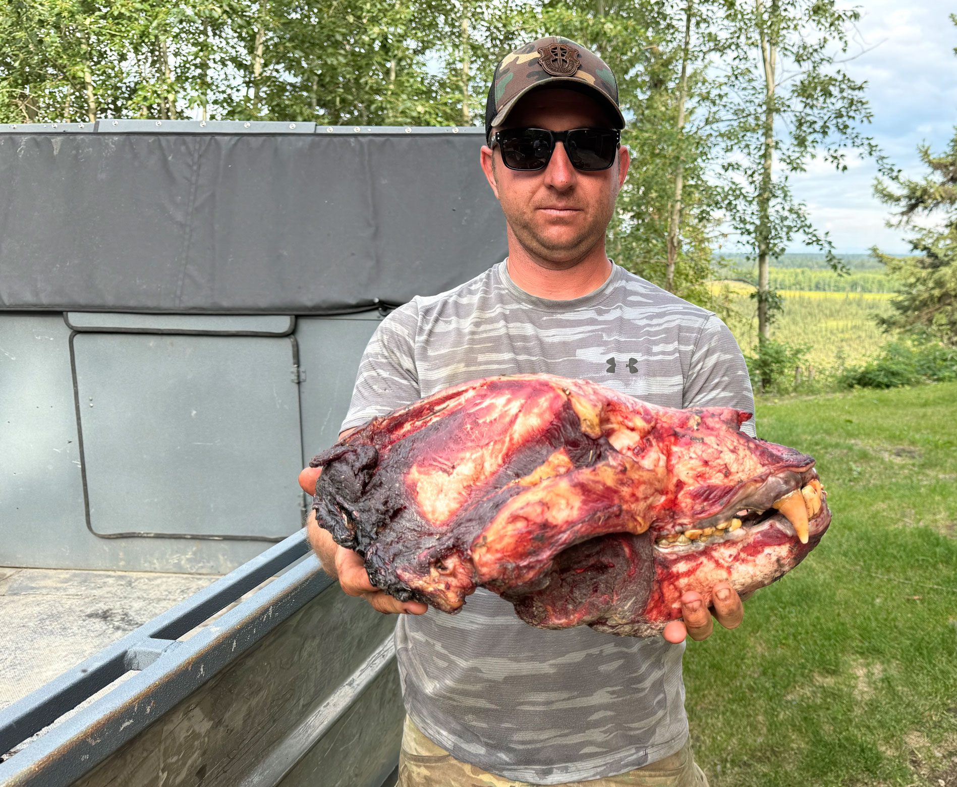 [Titre du site] Nous avons arrêté un grizzli de charge à 5 mètres!