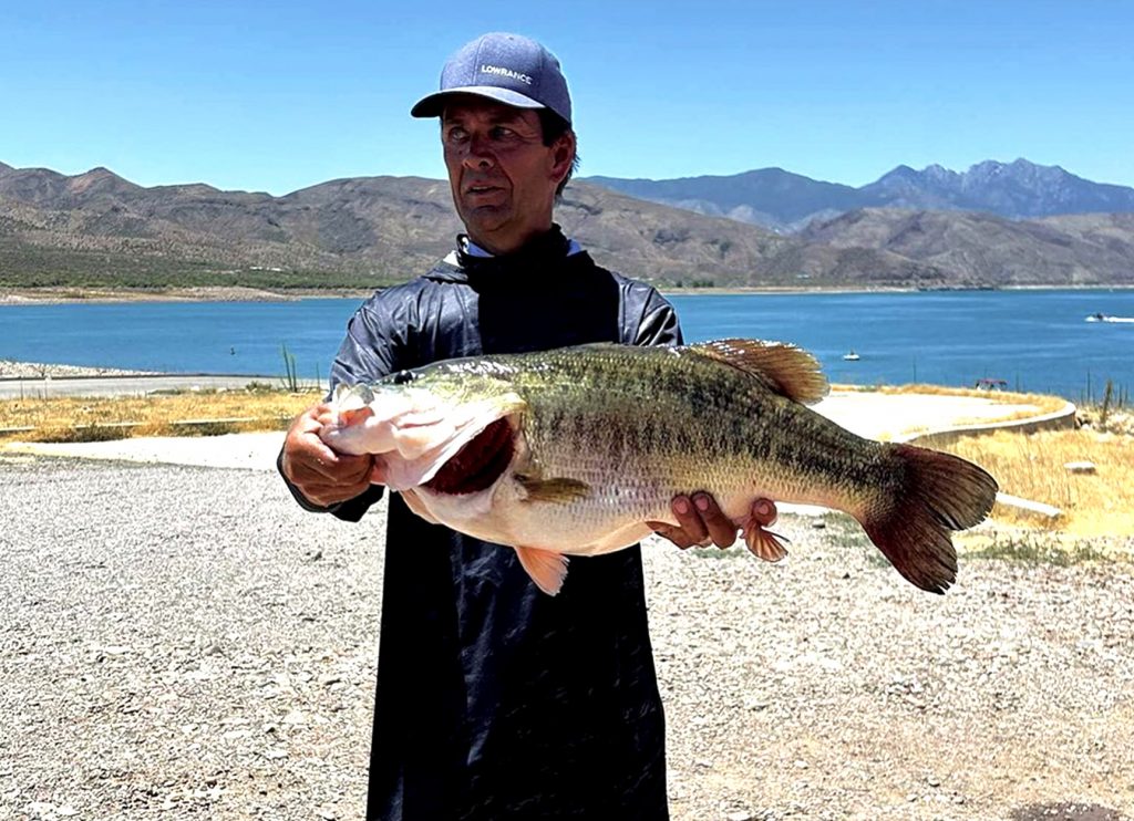 Monster Largemouth Bass capturé dans le tournoi devrait être un nouveau record d'État