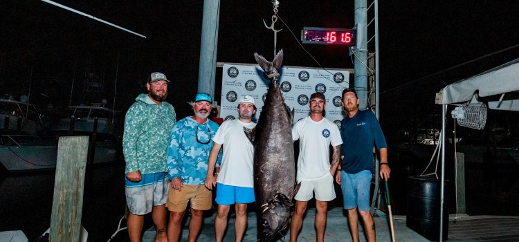 Ce poisson record pris dans le golfe a décollé 2 000 yards de ligne avant que les pêcheurs ne savent qu’il était accroché Ce poisson record pris dans le golfe a décollé 2 000 yards de ligne avant que les pêcheurs ne savent qu'il était accroché