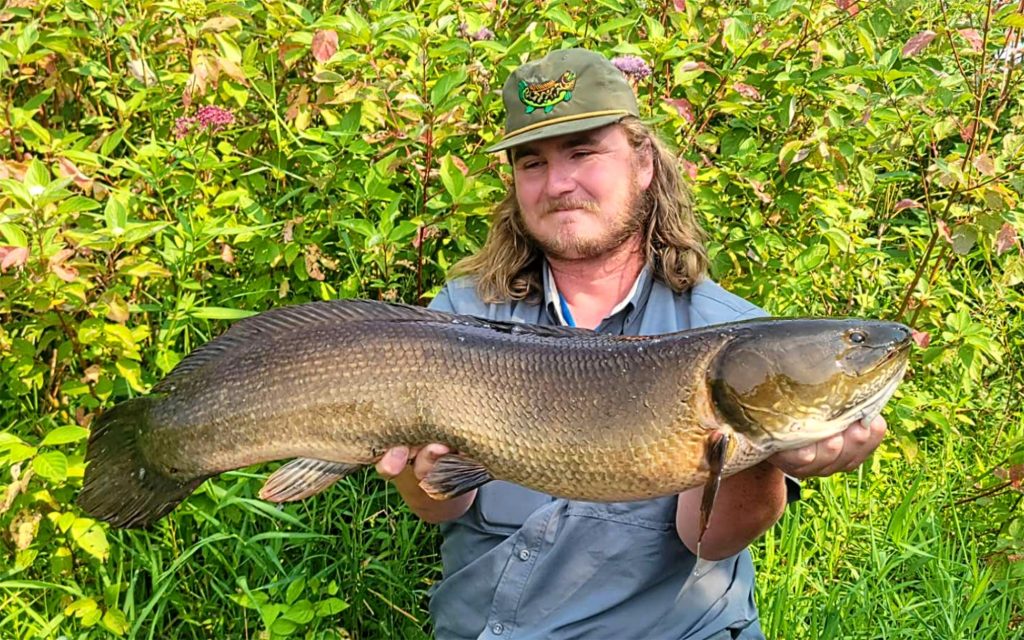 Ce pêcheur en kayak a trouvé un trou de miel à bowfin, puis a décroché un record d'État