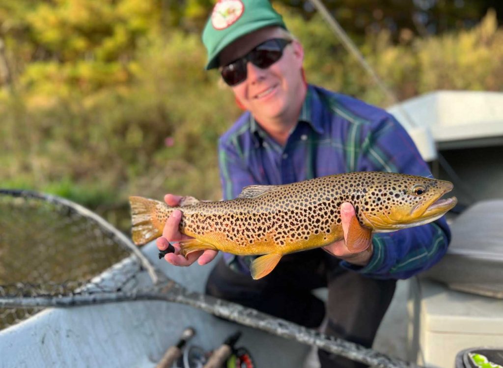 Comment attraper la truite géante sur de minuscules mouches