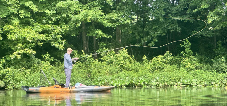 La pêche à la mouche d’un kayak? Ces 3 astuces empêcheront un naufrage La pêche à la mouche d'un kayak? Ces 3 astuces empêcheront un naufrage