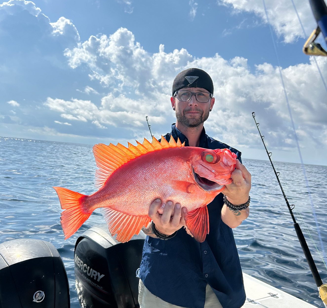 [Titre du site] Le père et le fils attrapent deux poissons records bizarres le même jour