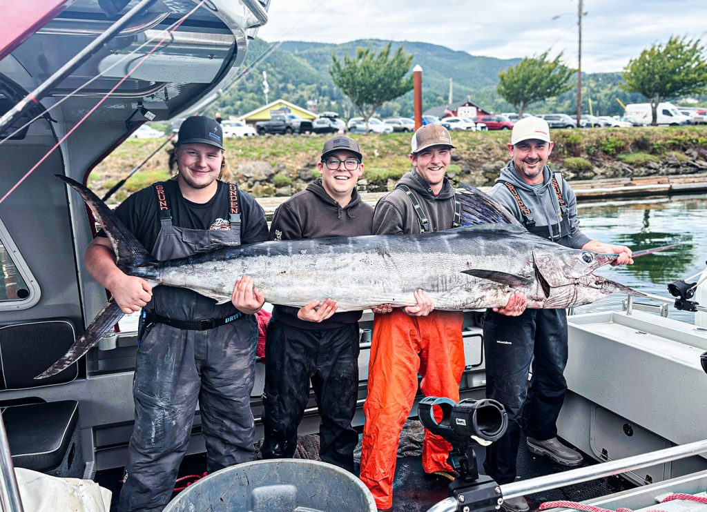 Nous avons juste attrapé un marlin à rayures géant au large de la côte de l'Oregon. Cela ne se produit presque jamais