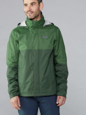 [Titre du site] Meilleures vestes de pluie en randonnée pour 100 $ ou moins