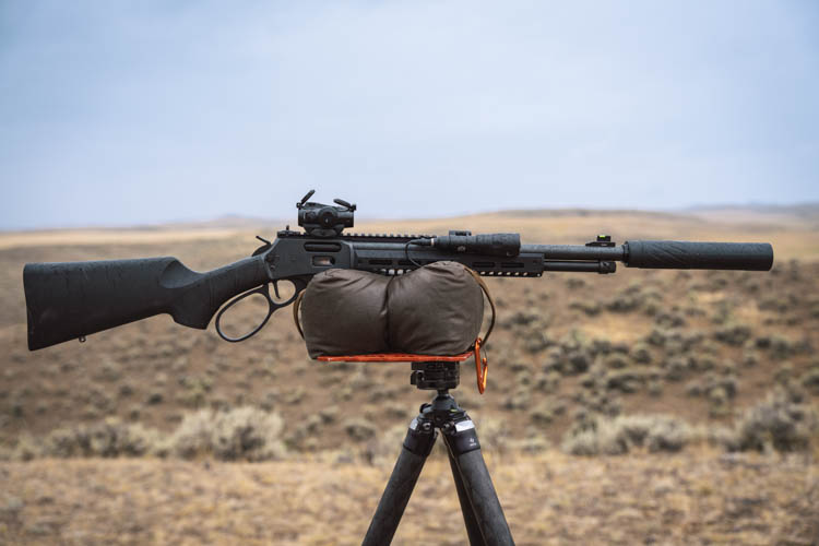 [Titre du site] .44 Magnum vs.45-70 Gov't: Lever Gun Shootout