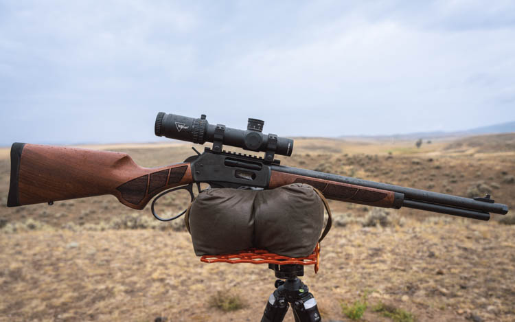 [Titre du site] .44 Magnum vs.45-70 Gov't: Lever Gun Shootout