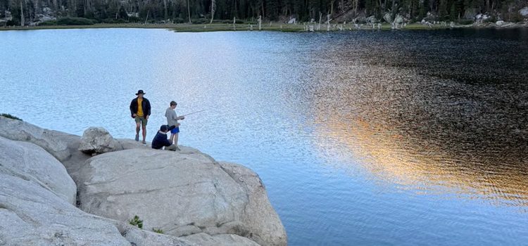 Ma troupe de Boy Scout a sauvé un routard de 78 ans (et l’ancien Scoutmaster) perdu dans le Wilderness de Californie Ma troupe de Boy Scout a sauvé un routard de 78 ans (et l'ancien Scoutmaster) perdu dans le Wilderness de Californie