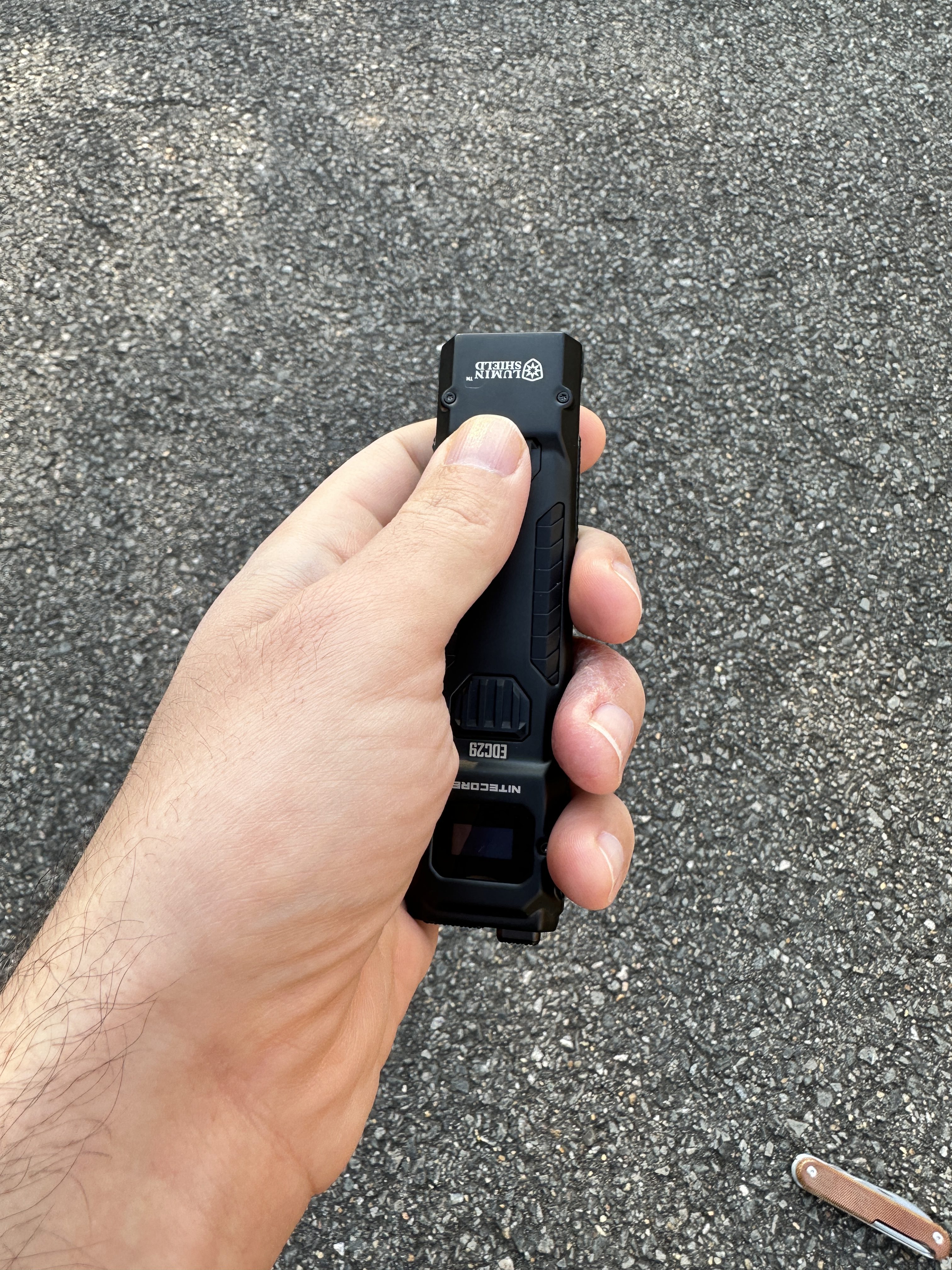 [Titre du site] Mes 4 lampes de poche EDC préférées sont incroyablement brillantes et pochées