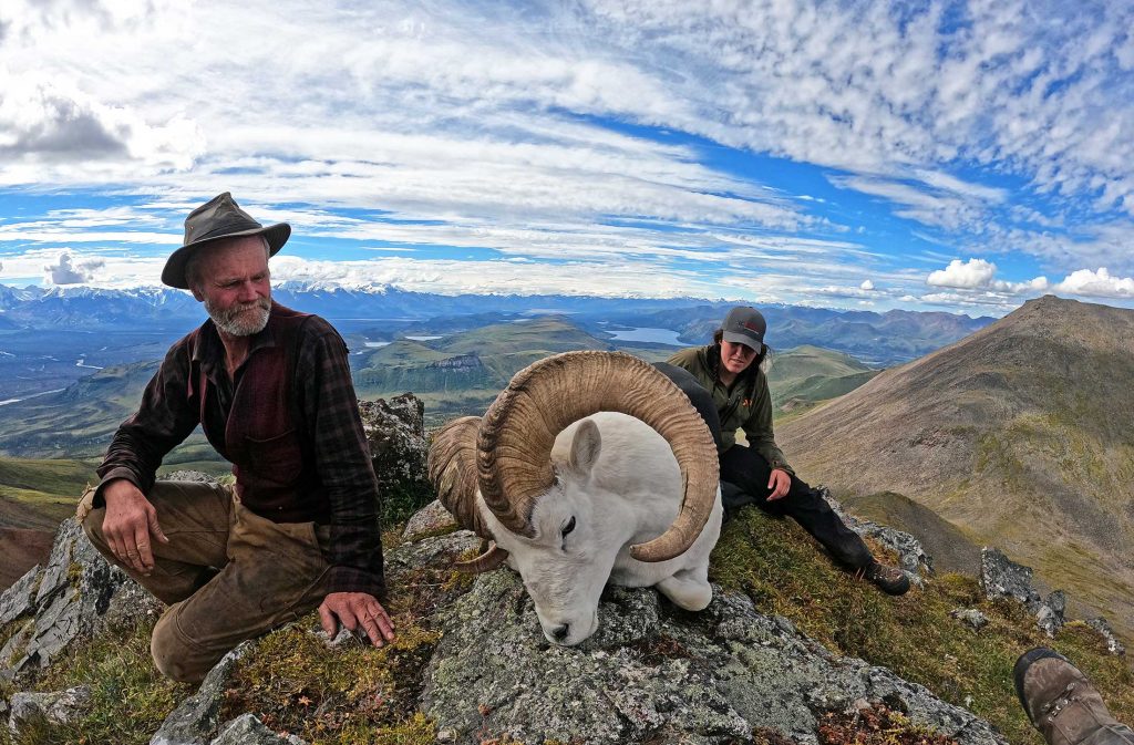 Conseils à l'ancienne et connaissances traditionnelles pour habiller sur le terrain Big Game Animaux