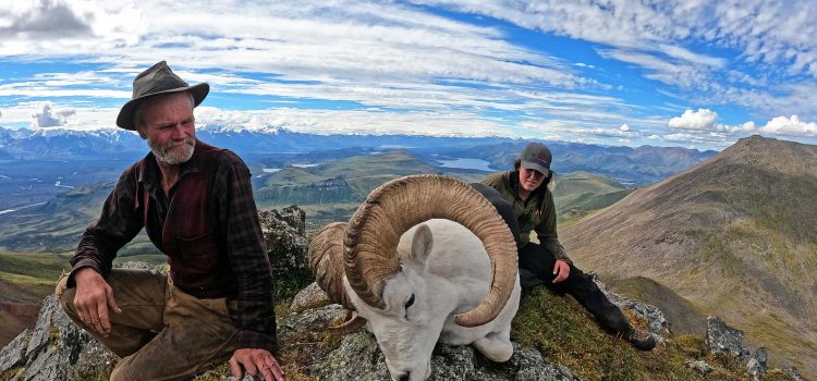 Conseils à l'ancienne et connaissances traditionnelles pour habiller sur le terrain Big Game Animaux
