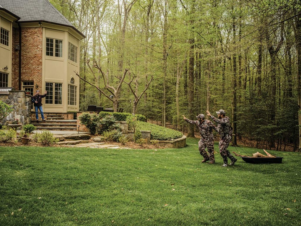 9 photos d'une journée surréaliste dans la vie des chasseurs de cerf de banlieue
