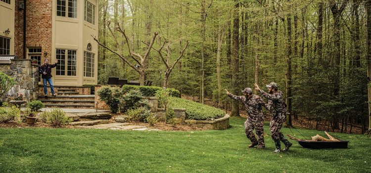 9 photos d'une journée surréaliste dans la vie des chasseurs de cerf de banlieue
