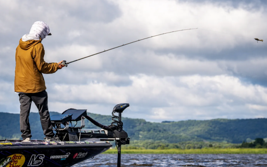 Bassmaster (partiellement) interdit le sonar orienté vers l'avant pour la saison 2026. Les fans l'aiment - et détestent