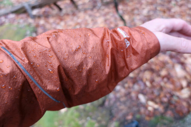 [Titre du site] DWR en 2025: répulsion de l'eau de la veste de pluie, options sans PFAS et conseils de soins