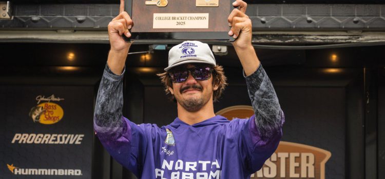 Le meilleur pêcheur du collège de 2025 vient de donner chaque centime de ses gains en espèces à cette bonne cause Le meilleur pêcheur du collège de 2025 vient de donner chaque centime de ses gains en espèces à cette bonne cause