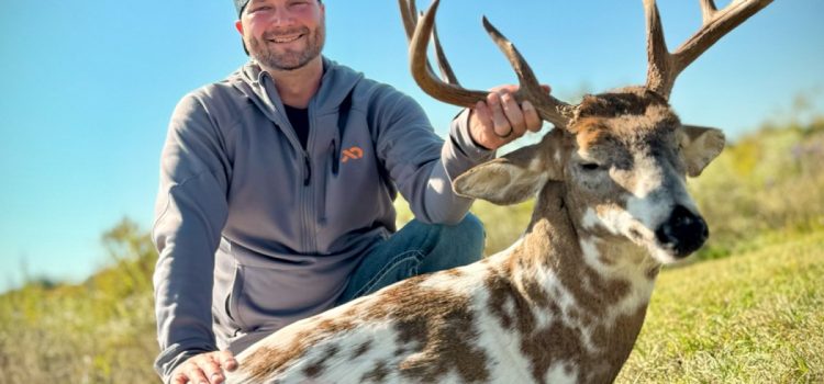 « Tout comme sur des roulettes. » Ohio Bowhunter étiquette un rare mâle pie qu'il voyait sur les caméras de surveillance depuis des années
