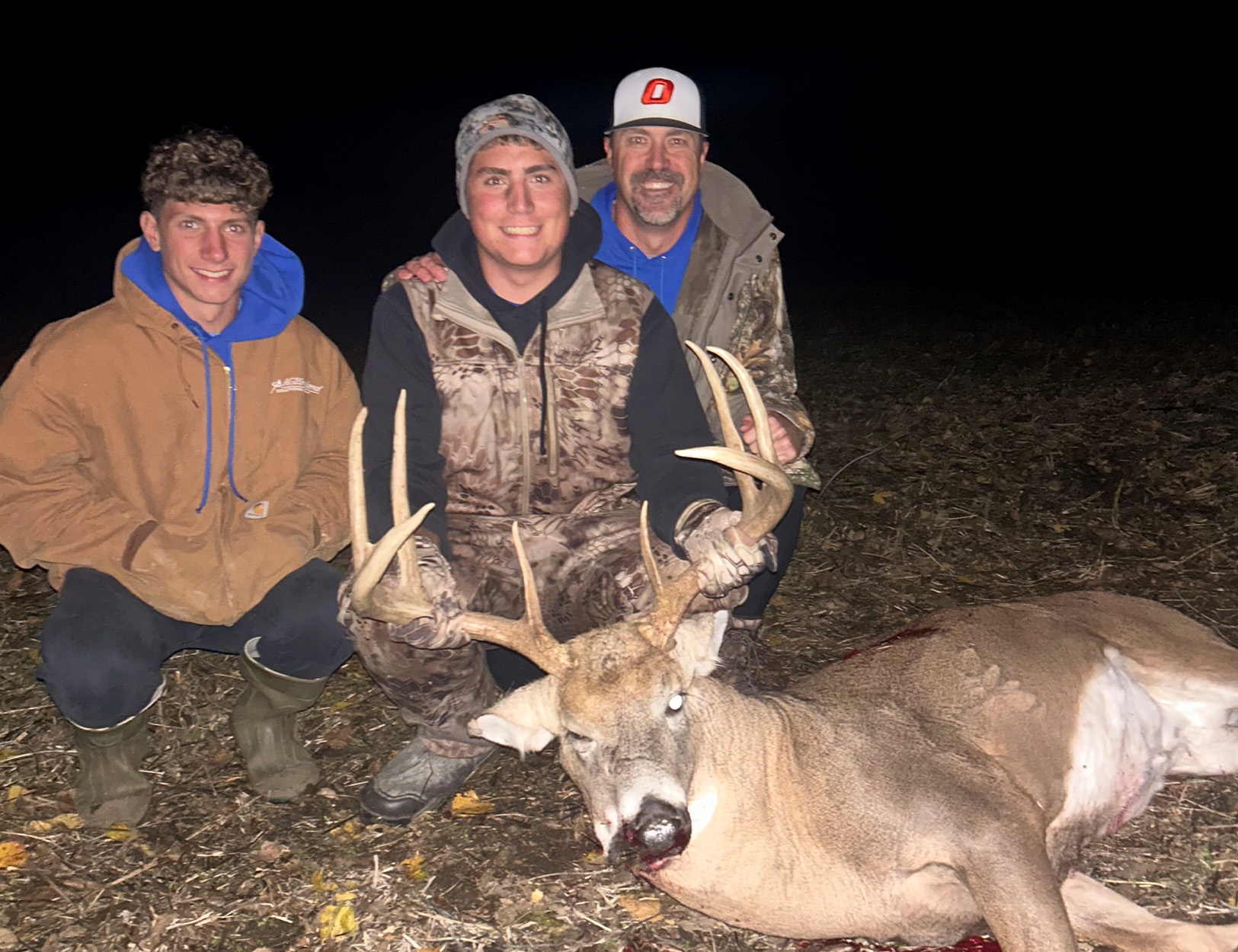 [Titre du site] Bowhunter marque son mâle cible après l'avoir regardé pendant 6 ans sur des caméras de chasse