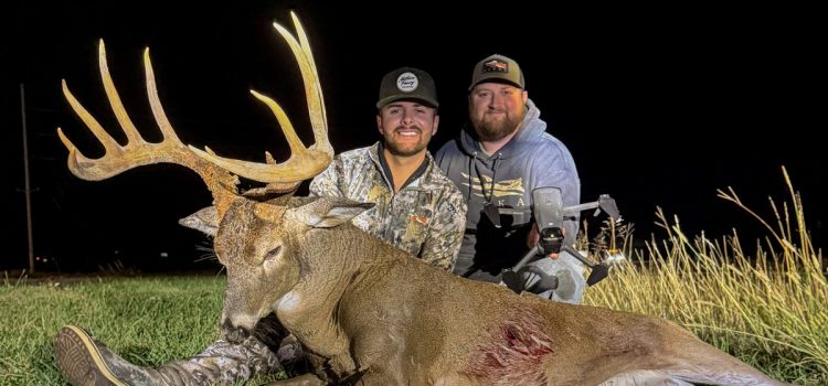 Louisiana Bowhunter conduit 9 heures vers le nord pour marquer un mâle géant après une tempête de pluie
