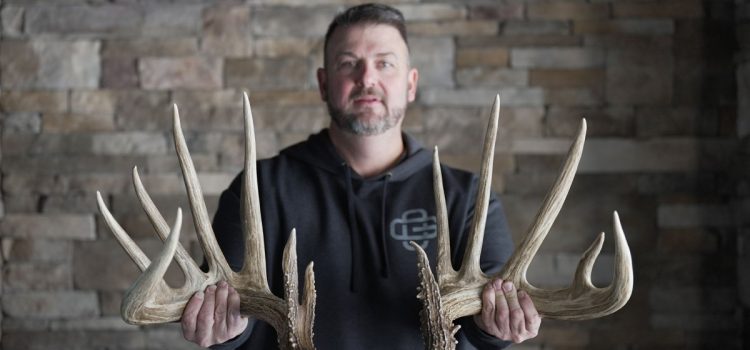 Il a acheté les hangars de Whitetail record du monde pour 1 million de dollars – puis a découvert qu’ils avaient été falsifiés Il a acheté les hangars de Whitetail record du monde pour 1 million de dollars – puis a découvert qu'ils avaient été falsifiés