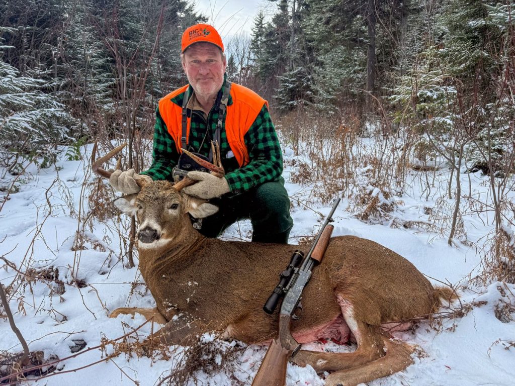 «J'ai ri, j'ai pleuré.» Après 36 ans, North Woods Hunter étiquette enfin son premier cerf