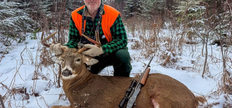 «J’ai ri, j’ai pleuré.» Après 36 ans, North Woods Hunter étiquette enfin son premier cerf «J'ai ri, j'ai pleuré.» Après 36 ans, North Woods Hunter étiquette enfin son premier cerf