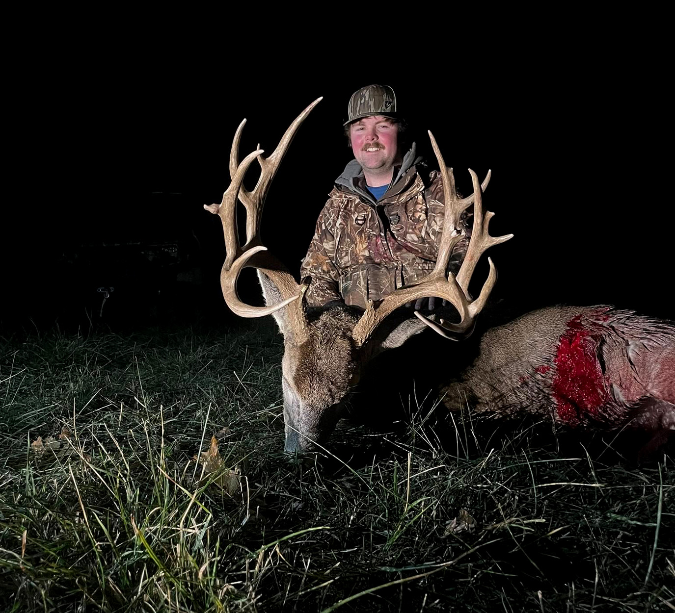 [Titre du site] Missouri Bowhunter étiquette un mâle de classe 180 qu'il a surnommé «Texas Red»