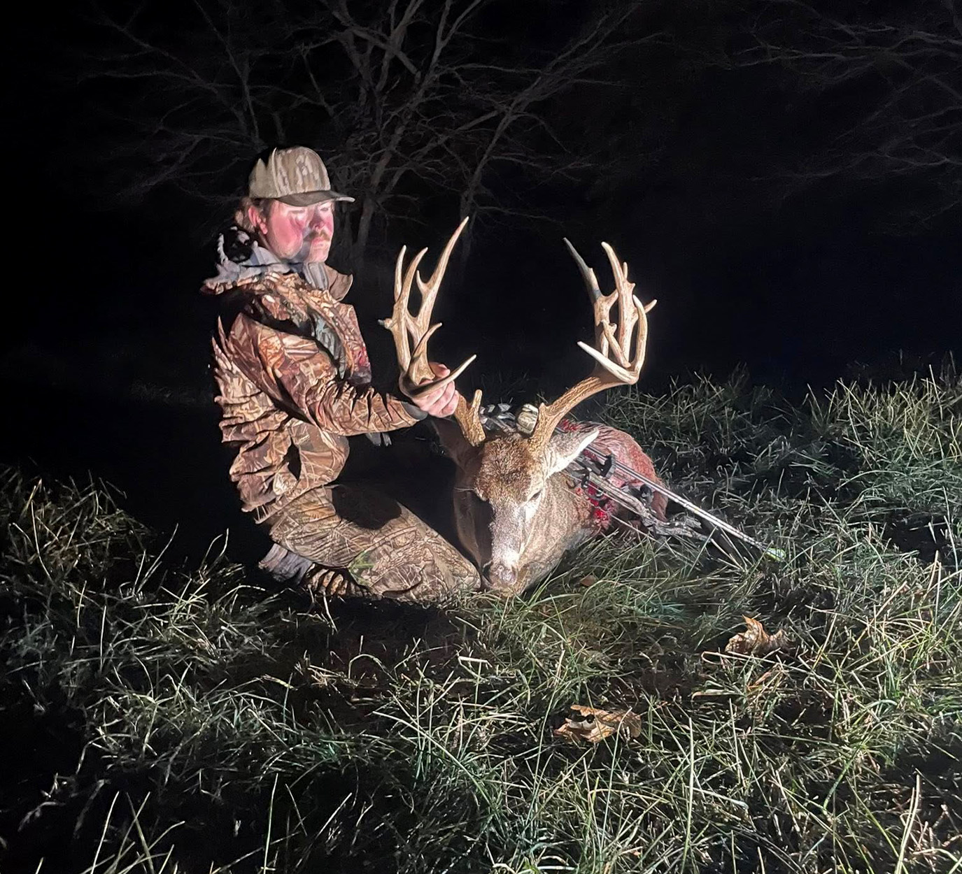[Titre du site] Missouri Bowhunter étiquette un mâle de classe 180 qu'il a surnommé «Texas Red»