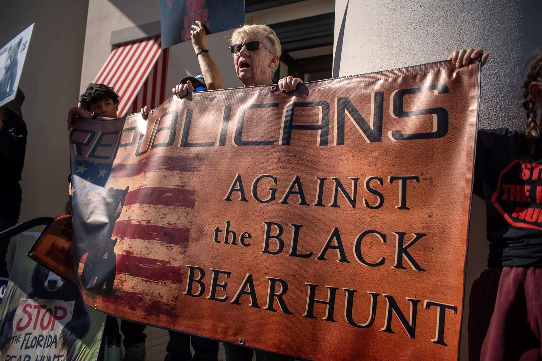 [Titre du site] Ce groupe paie 2 000 $ aux chasseurs pour ne pas utiliser leurs étiquettes, dans un ultime effort pour contrecarrer la chasse à l'ours en Floride