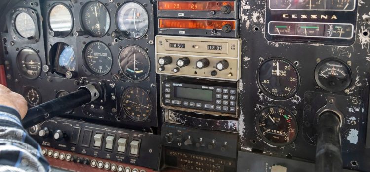 J’étais un auto-stoppeur fauché qui a fini par piloter un avion sans aucune formation J'étais un auto-stoppeur fauché qui a fini par piloter un avion sans aucune formation